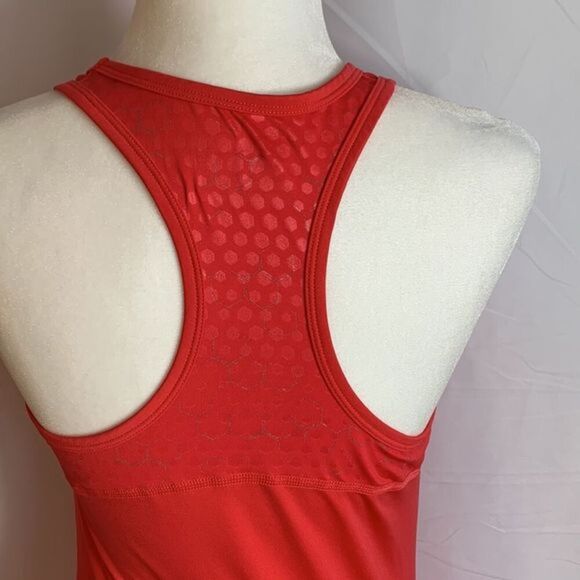 Under Armour Heatgear Pink Athletic Tank Top - Picture 5 of 10